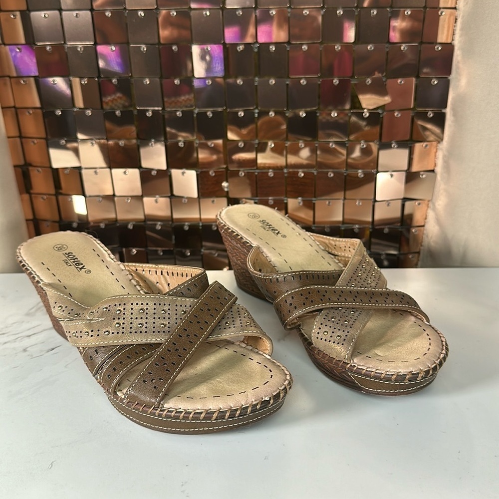 Soflex Tan and Gold Wedge Sandals Made in Italy Size 39 (8.5)